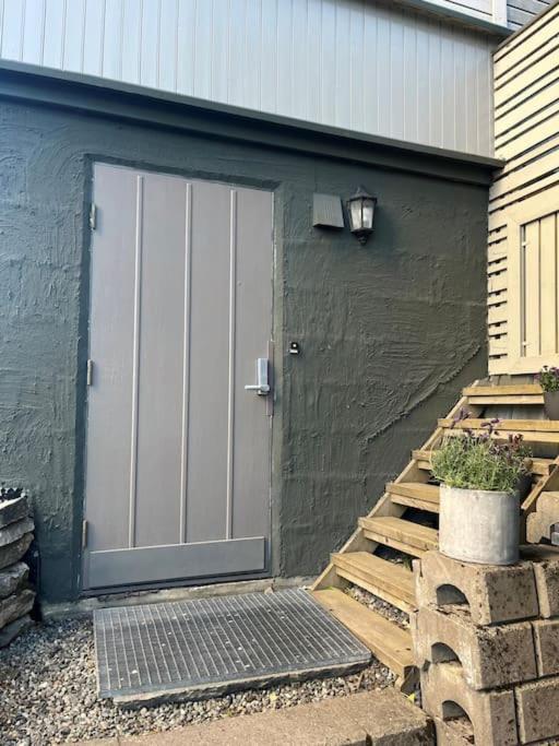 Cozy Ground Floor Apartment Tromso Bagian luar foto