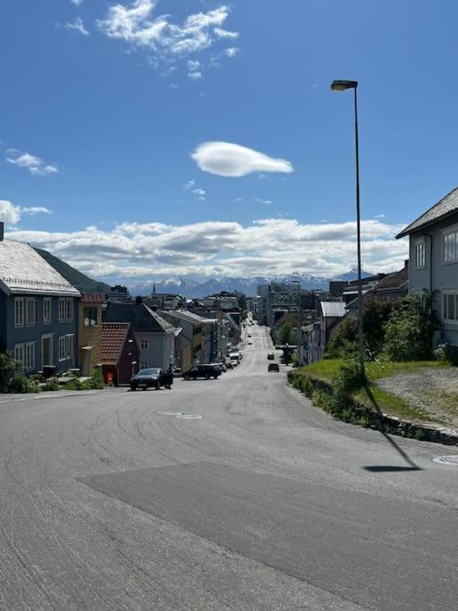 Cozy Ground Floor Apartment Tromso Bagian luar foto